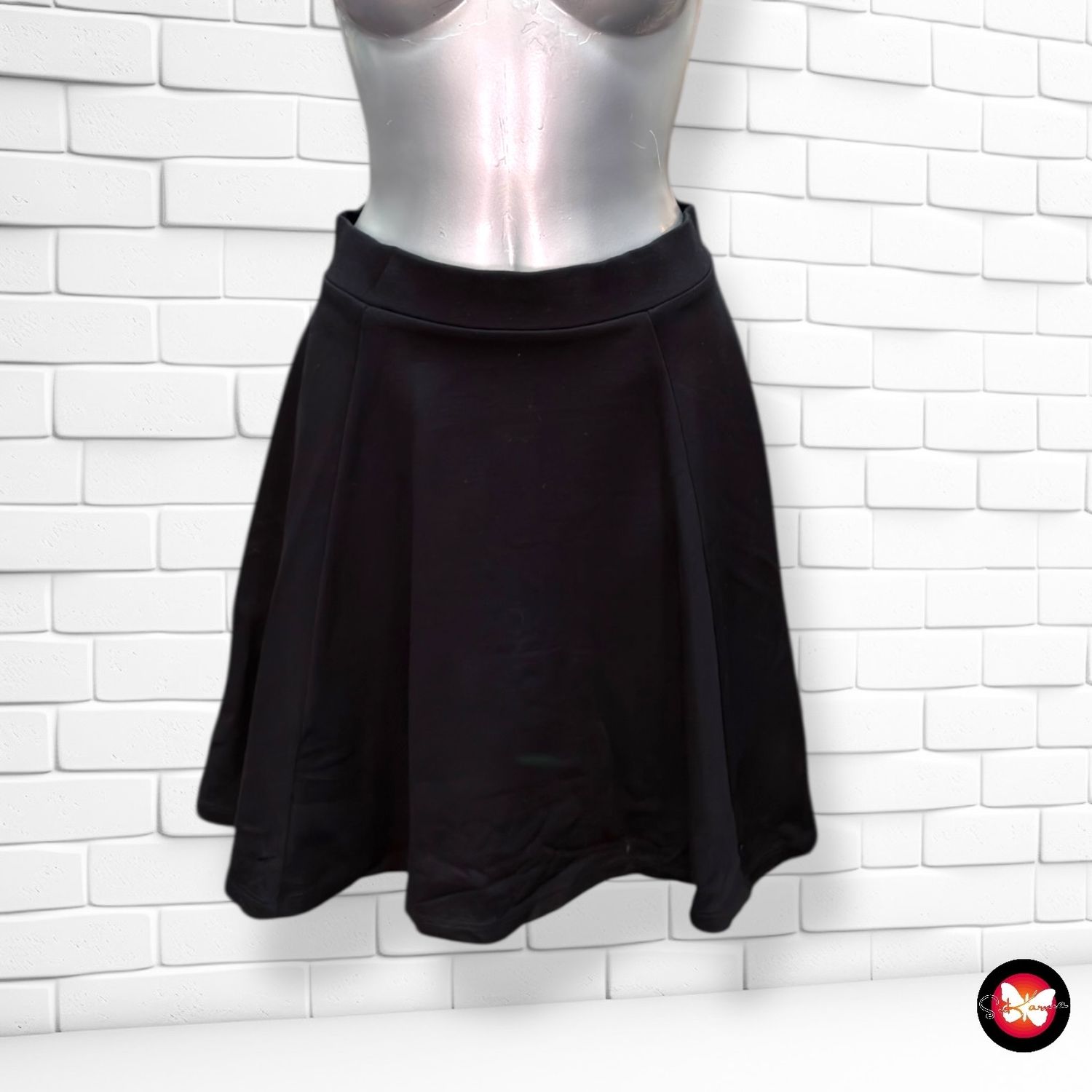 **HOY** Falda básica DIVIDED color Negro Talla S