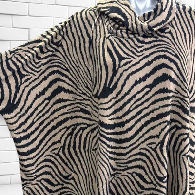 **HOY** Blusa asimétrica animal print color Camel y negro Talla ÚNICA GRANDE