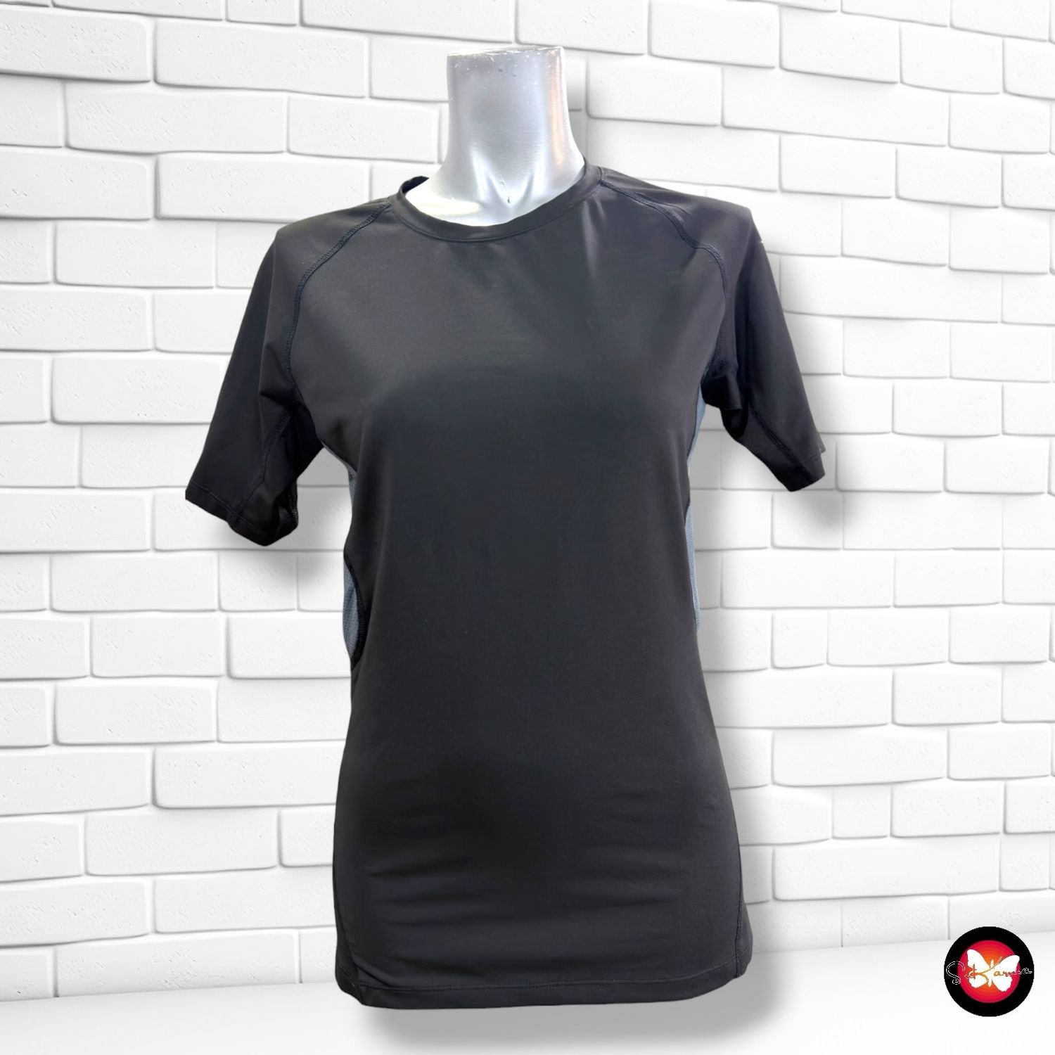**HOY** Camiseta deportiva  color Negro y gris Talla XS