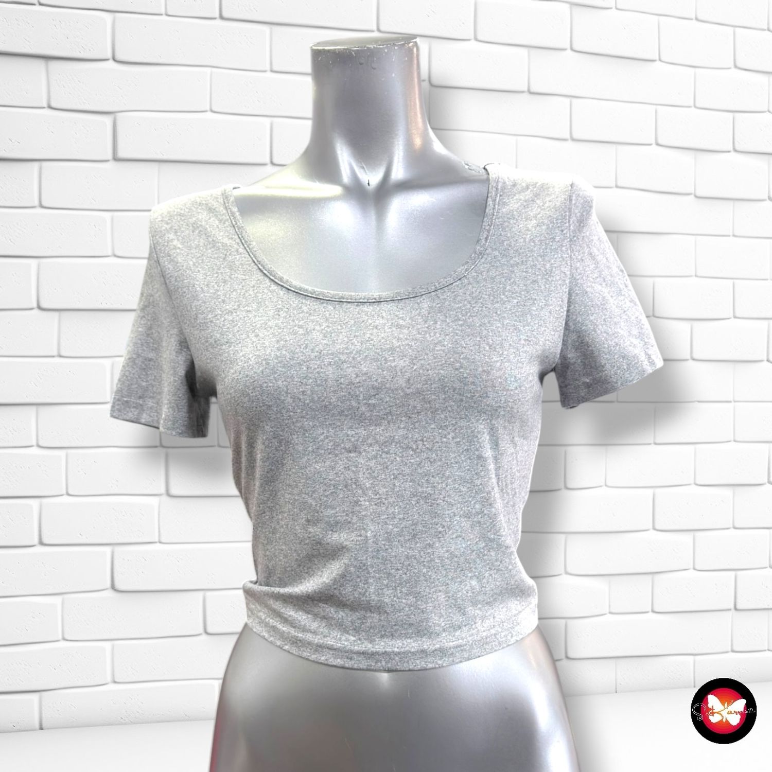 **HOY** Camiseta deportiva cropped SHEIN color Gris Talla S