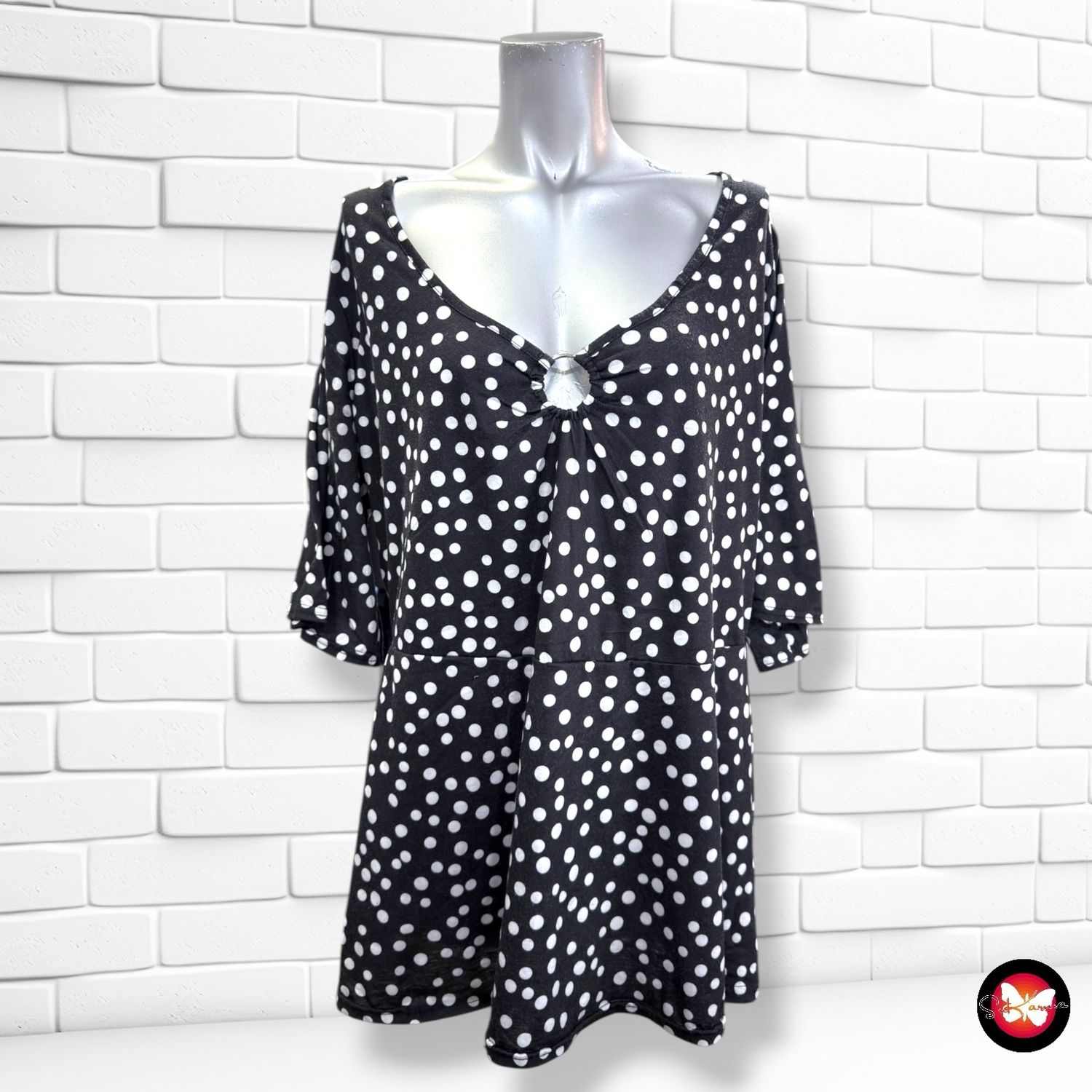 **HOY** Camiseta de lunares SIMPLY BE. color Negro y blanco Talla 48 (20UK)