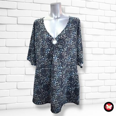 **HOY** Camiseta de florecitas SIMPLY BE. color Negro y varios Talla 48 (20UK)