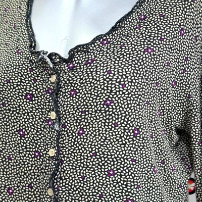 **HOY** Camiseta de media manga con botones color Negro, beige y morado Talla M