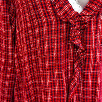 **HOY** Blusa de cuadritos con volantitos KIABI color Rojo y azul Talla XL