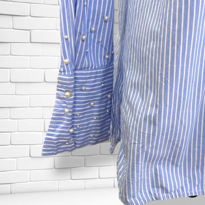 **HOY** Camisa de manga larga de rayitas con perlitas HALLHUBER color Celeste y blanco Talla 36
