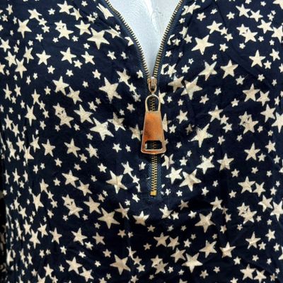 **HOY** Vestido estampado estrellitas   color Azul marino y blanco Talla L