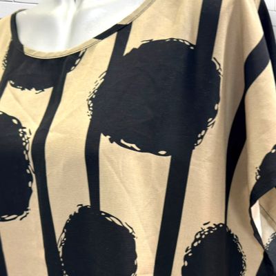 **HOY** Blusa de manga corta EMERY ROSE color Camel y negro Talla XXL