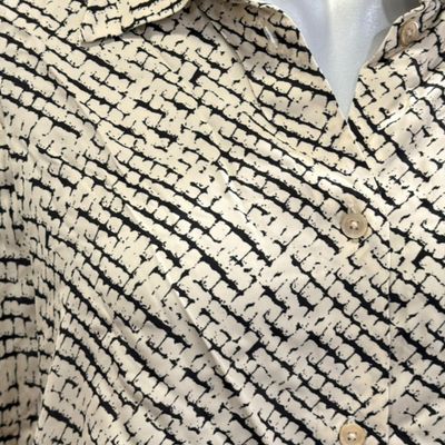 **HOY** Camisa satinada DRYKORN color Beige y negro Talla 38 (grande)