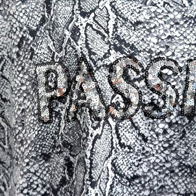 **HOY** Camiseta estampado serpiente MONTEGO color Beige y negro Talla XL