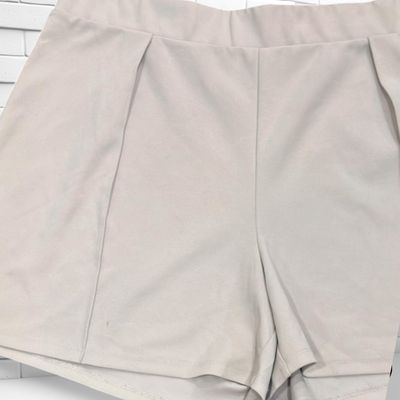 **HOY** Short de vestir H&amp;M color Beige Talla XL