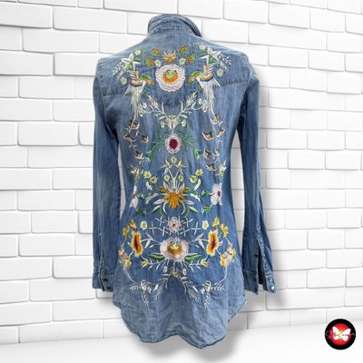 **HOY** Camisa de manga larga con bordados GUESS color Azul vaquero Talla XS