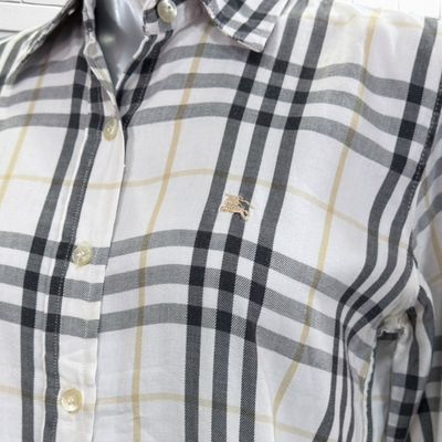 **HOY** Camisa de media manga BURBERRY color Blanco, negro y camel Talla S
