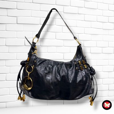 **HOY** Bolso de hombro con charm  color Negro Talla PEQUEÑO