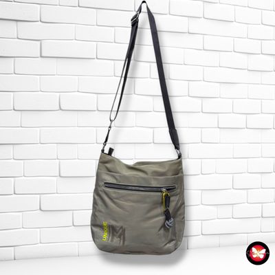 **HOY** Bolso bandolera de tela  color Verde militar Talla MEDIANO