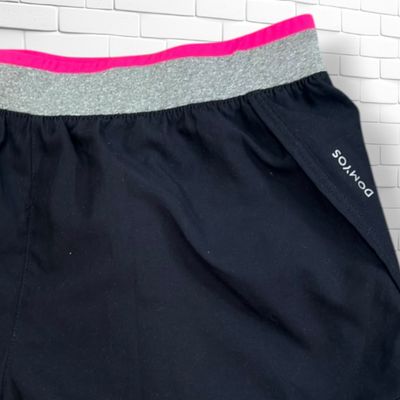 **HOY** Short deportivo DOMYOS color Negro Talla M