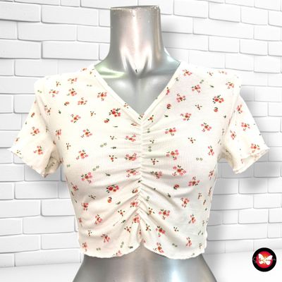 **HOY** Camiseta cropped de florecitas SHEIN color Blanco Talla XS