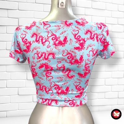 **HOY** Camiseta cropped SHEIN color Celeste y magenta Talla XS