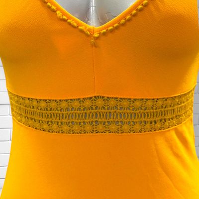 **HOY** Body con caladito color Amarillo Talla S