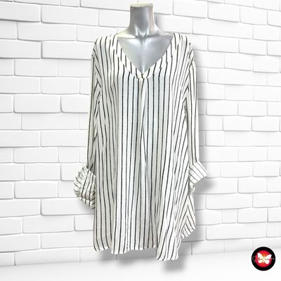 **HOY** Blusón de rayitas  color Blanco y negro Talla 4XL
