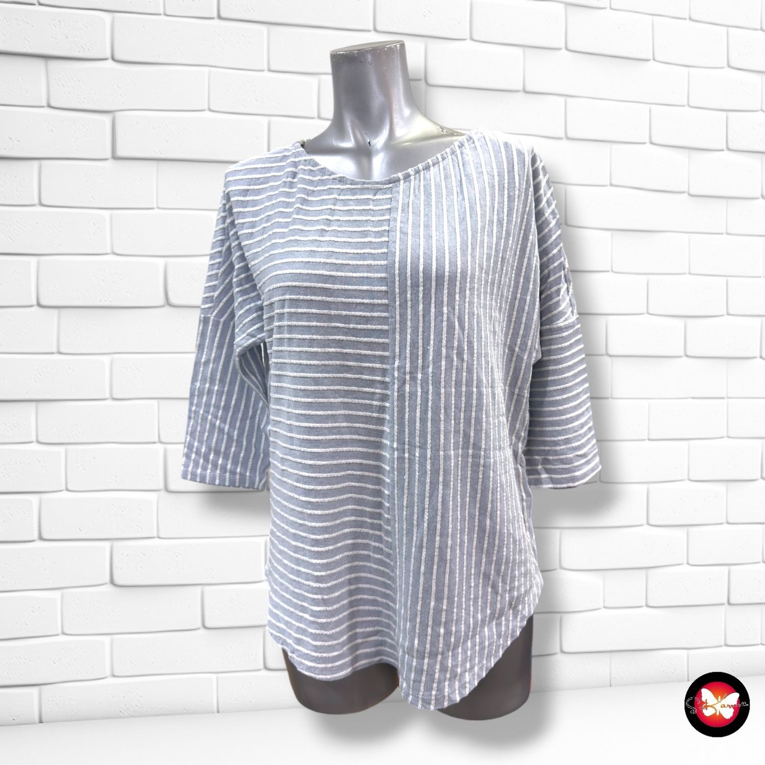 **HOY** Blusa de rayitas PHASE EIGHT color Celeste y blanco Talla 40 (12UK)