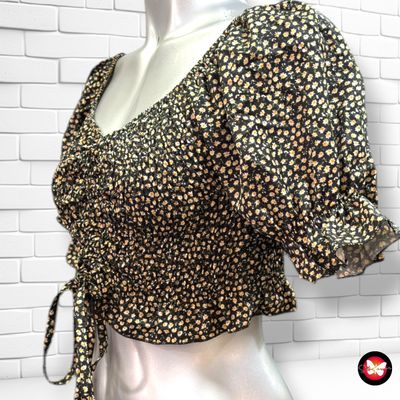 **HOY** Crop top de florecitas con mangas abullonadas color Negro y varios Talla ÚNICA