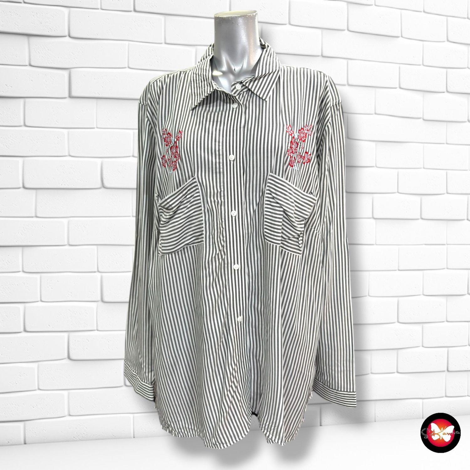**HOY** Camisa de manga larga de rayitas y bordados OYANDA color Blanco y negro Talla 52/54