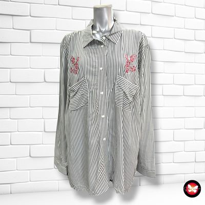 **HOY** Camisa de manga larga de rayitas y bordados OYANDA color Blanco y negro Talla 52/54