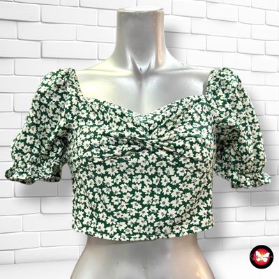 **HOY** Crop top de florecitas con mangas abullonadas  color Verde y blanco Talla S