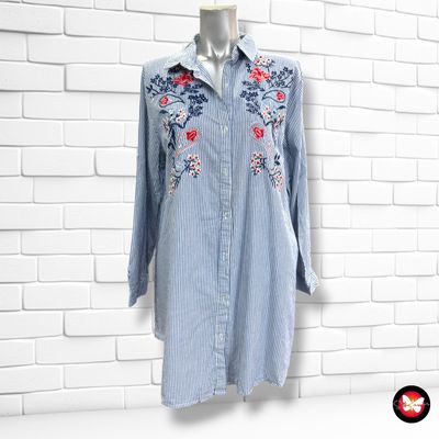 **HOY** Camisola de rayitas y bordados NATURAL COLECCIÓN color Azul y blanco Talla XXL (pequeña)