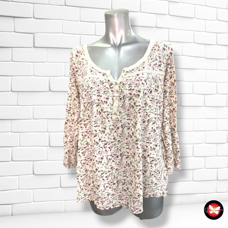 **HOY** Camiseta de media manga de florecitas H&amp;M color Varios Talla XL