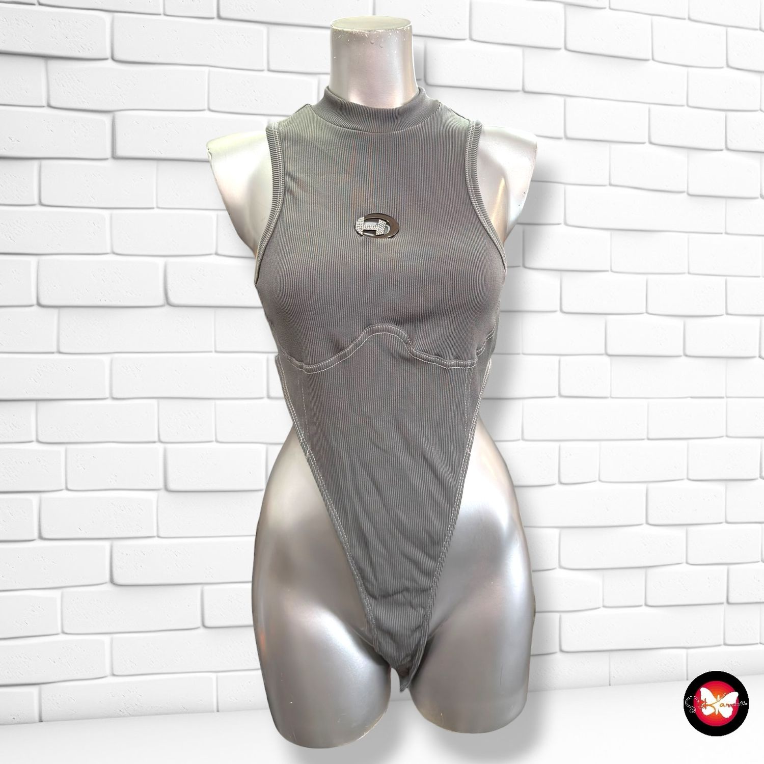**HOY** Body canalé de tiro alto SHEIN color Gris Talla M