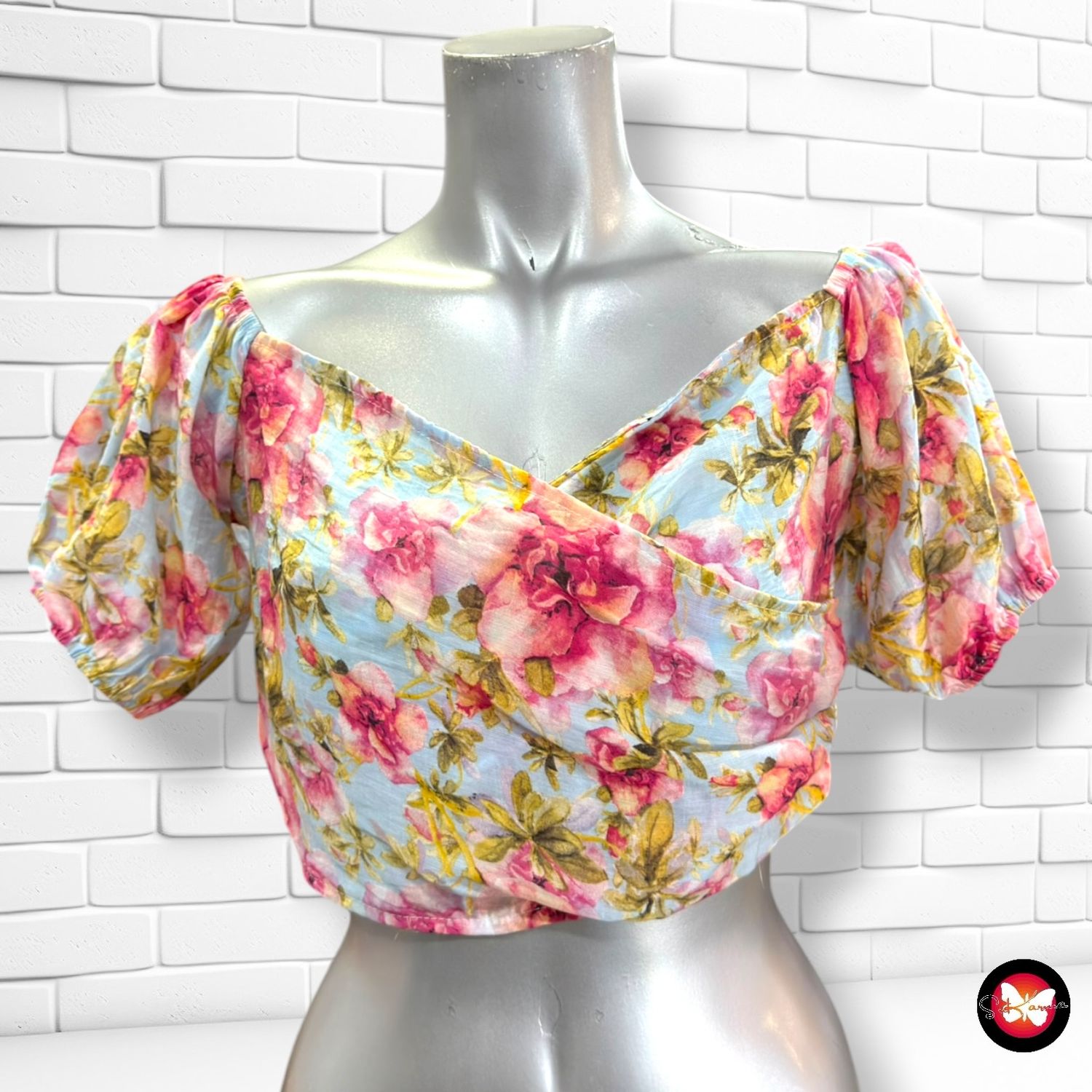 **HOY** Crop top de florecitas SHEIN color Varios Talla S