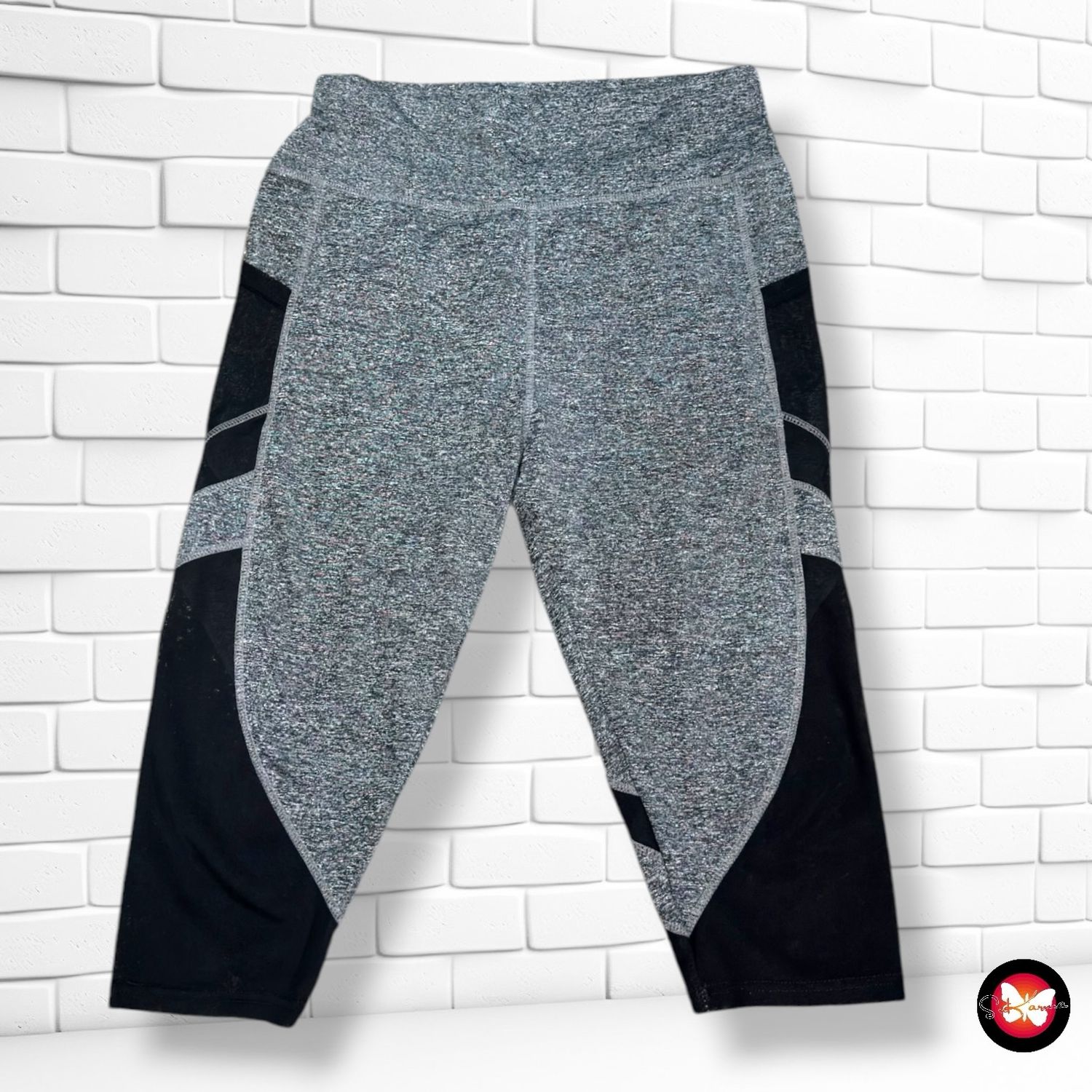 **HOY** Mallas deportivas piratas con transparencias SHEIN color Gris y negro Talla L