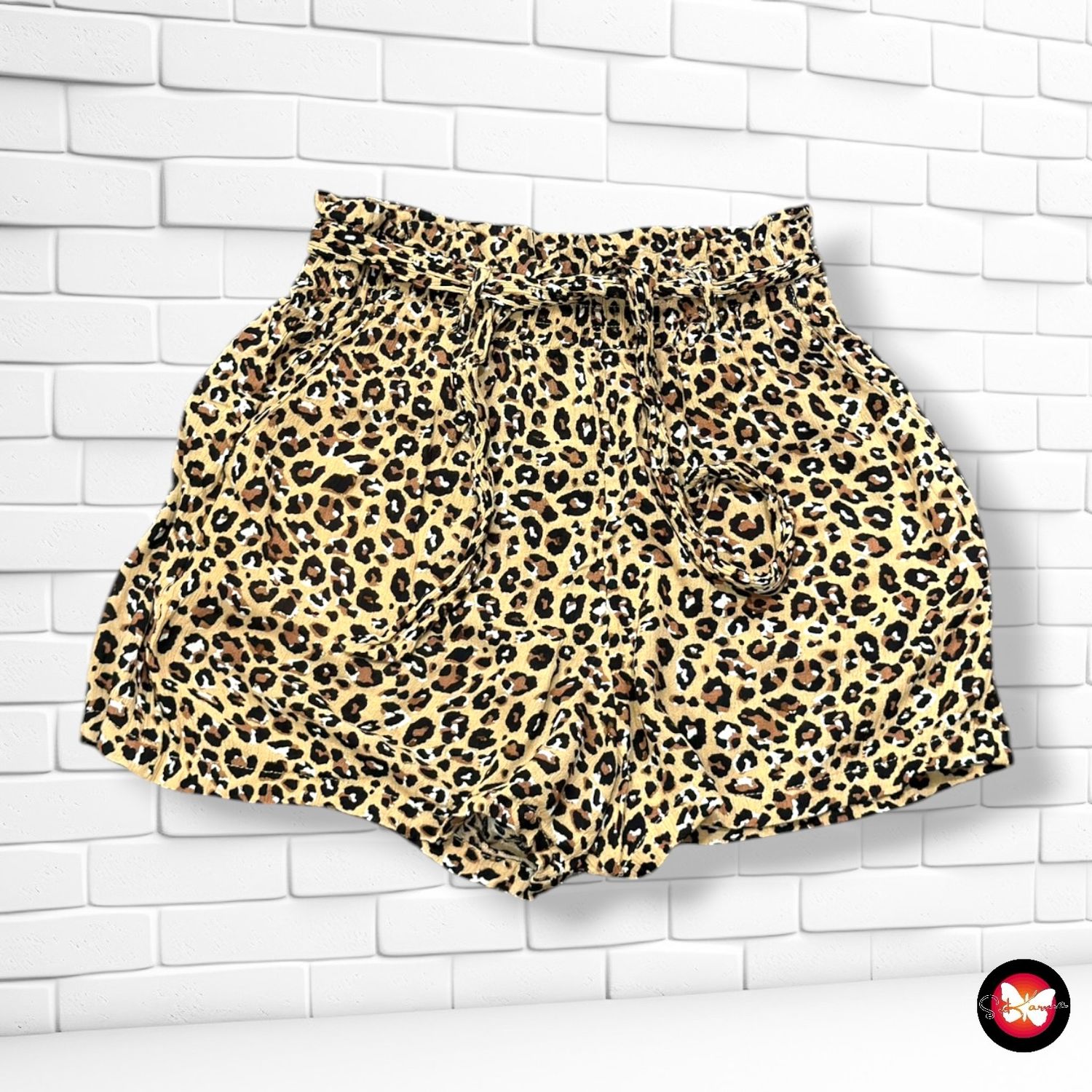 **HOY** Short sueltito animal print STRADIVARIUS color Camel y negro Talla S