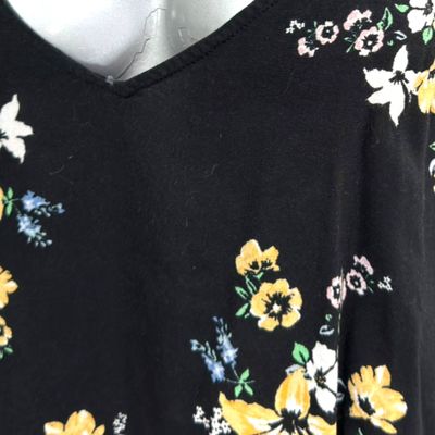 **HOY** Blusa de tirantes de florecitas DIVIDED color Negro y varios Talla 38