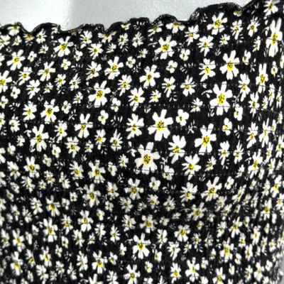 **HOY** Crop top fruncido de florecitas STORIES. color Negro Talla XS