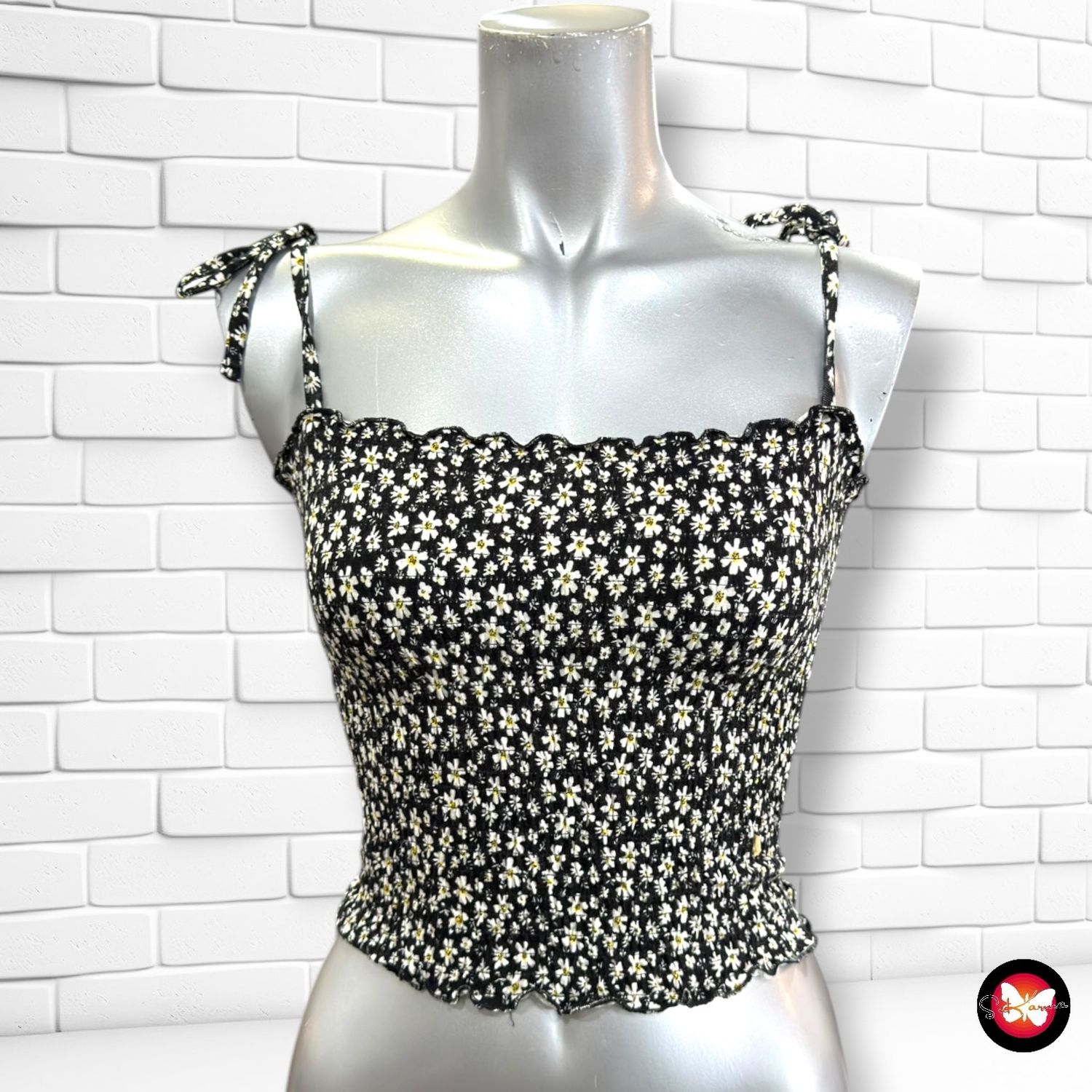 Crop top fruncido de florecitas STORIES. color Negro Talla XS
