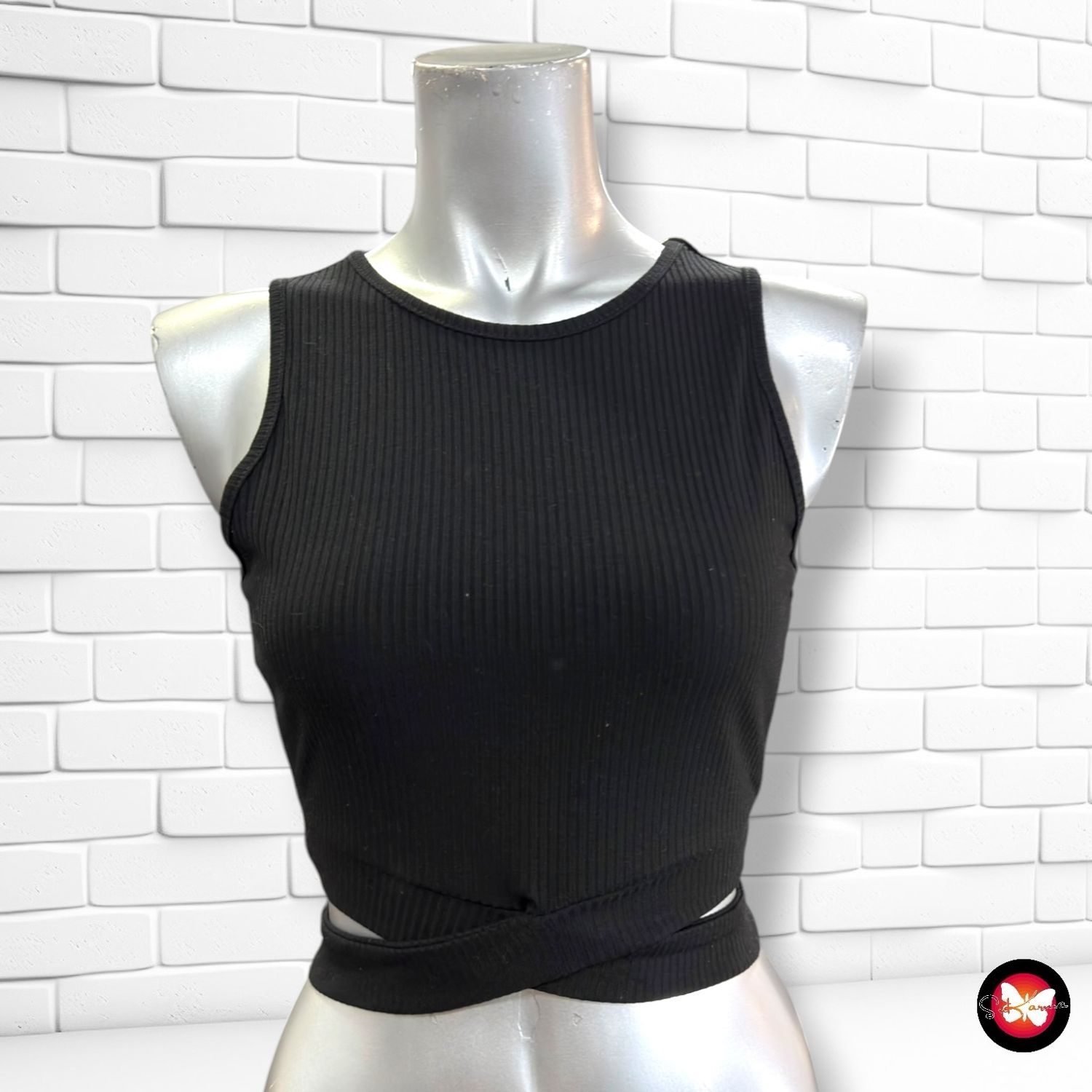 **HOY** Crop top cut-out SHEIN color Negro Talla XS