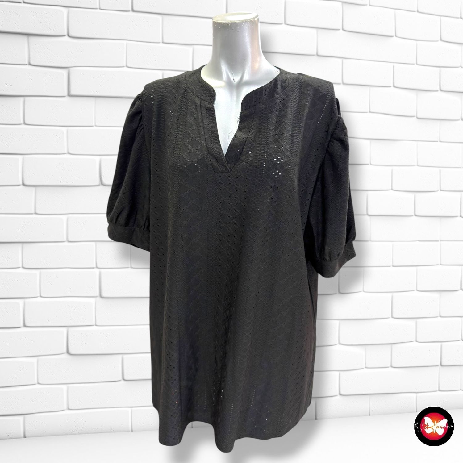 **HOY** Blusa caladita de mangas abullonadas  color Negro Talla XXL