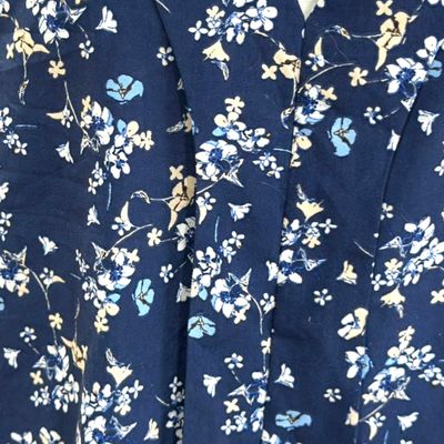 **HOY** Blusa sin mangas de florecitas ATMOSPHERE color Azul y varios Talla 48