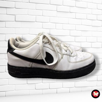**HOY** Zapatillas NIKE AIR FORCE 1'07 color Blanco y negro Talla Calzado 39