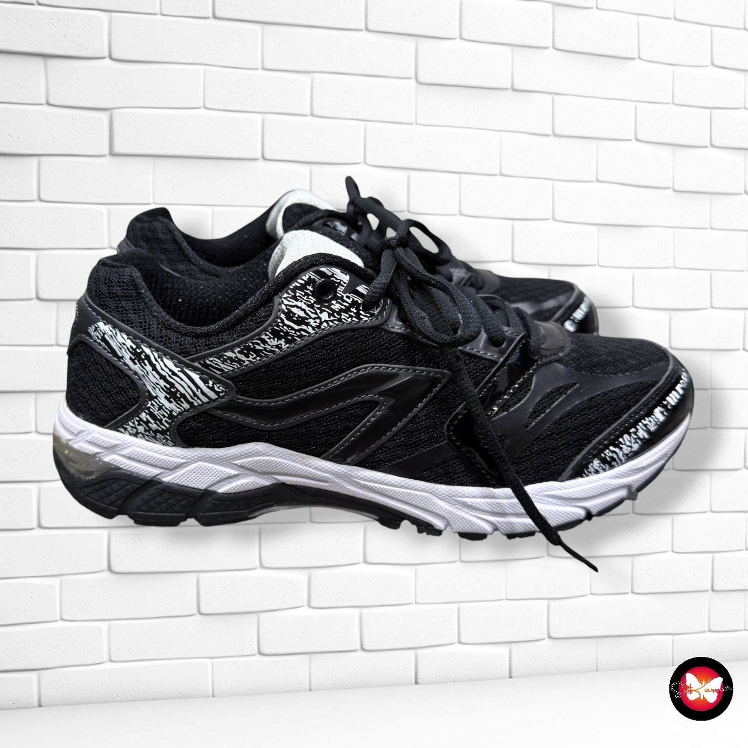 **HOY** Zapatillas deportivas  color Negro y blanco Talla Calzado 39