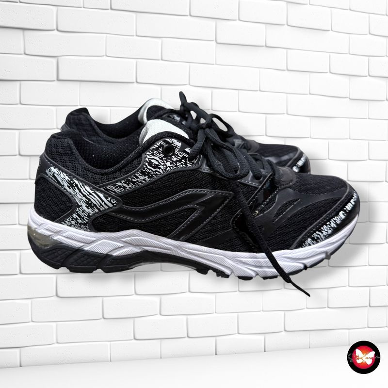 **HOY** Zapatillas deportivas  color Negro y blanco Talla Calzado 39