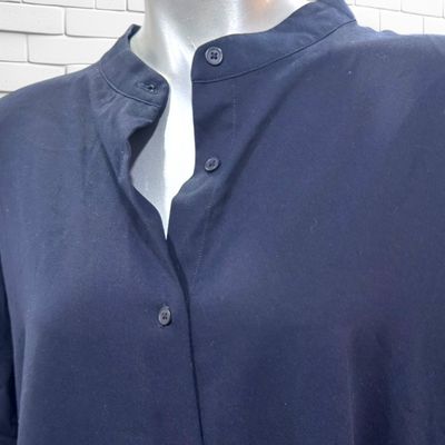 **HOY** Camisa cuello mao UNIQLO color Azul marino Talla XL (grande)