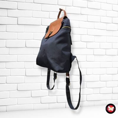 **HOY** Mochila  color Azul marino y marrón Talla MEDIANO