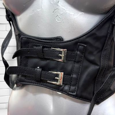 **HOY** Corset  BERSHKA color Negro Talla S
