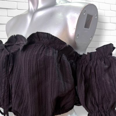 **HOY** Top crop escote barco SHEIN color Negro Talla S