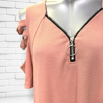 **HOY** Blusa con hombros descubiertos  color Rosa Talla L