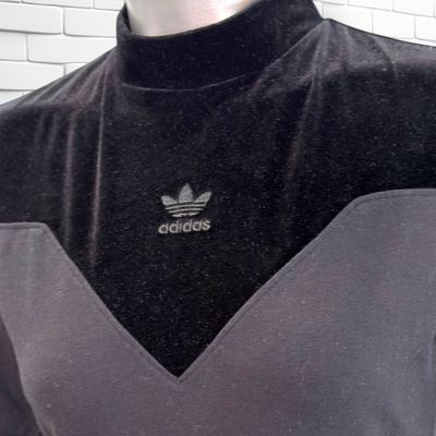 **HOY** Camiseta de manga corta con terciopelo ADIDAS color Negro Talla 38