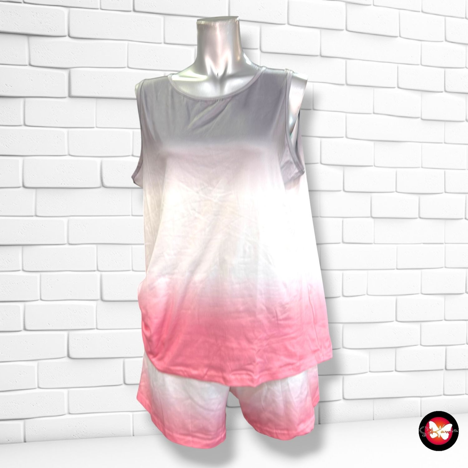 Conjunto Camiseta + Short  color Gris, blanco y rosa Talla L